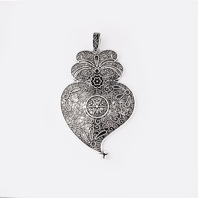2pcs Tibetan Silver Viana Heart Charms Pendants for Necklace Jewelry Findings DIY Making